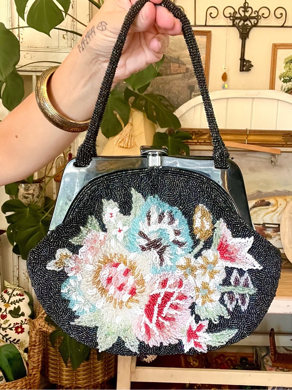 STUNNING Antique Vintage 1940’s-50’s Silk Floral Beaded Handbag Lucite Clasp